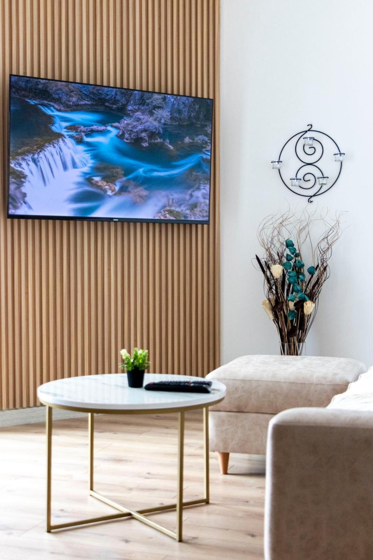 Luxury Condo On 18Th Floor With Pool, Fitness, Parking Included. Skopje Buitenkant foto