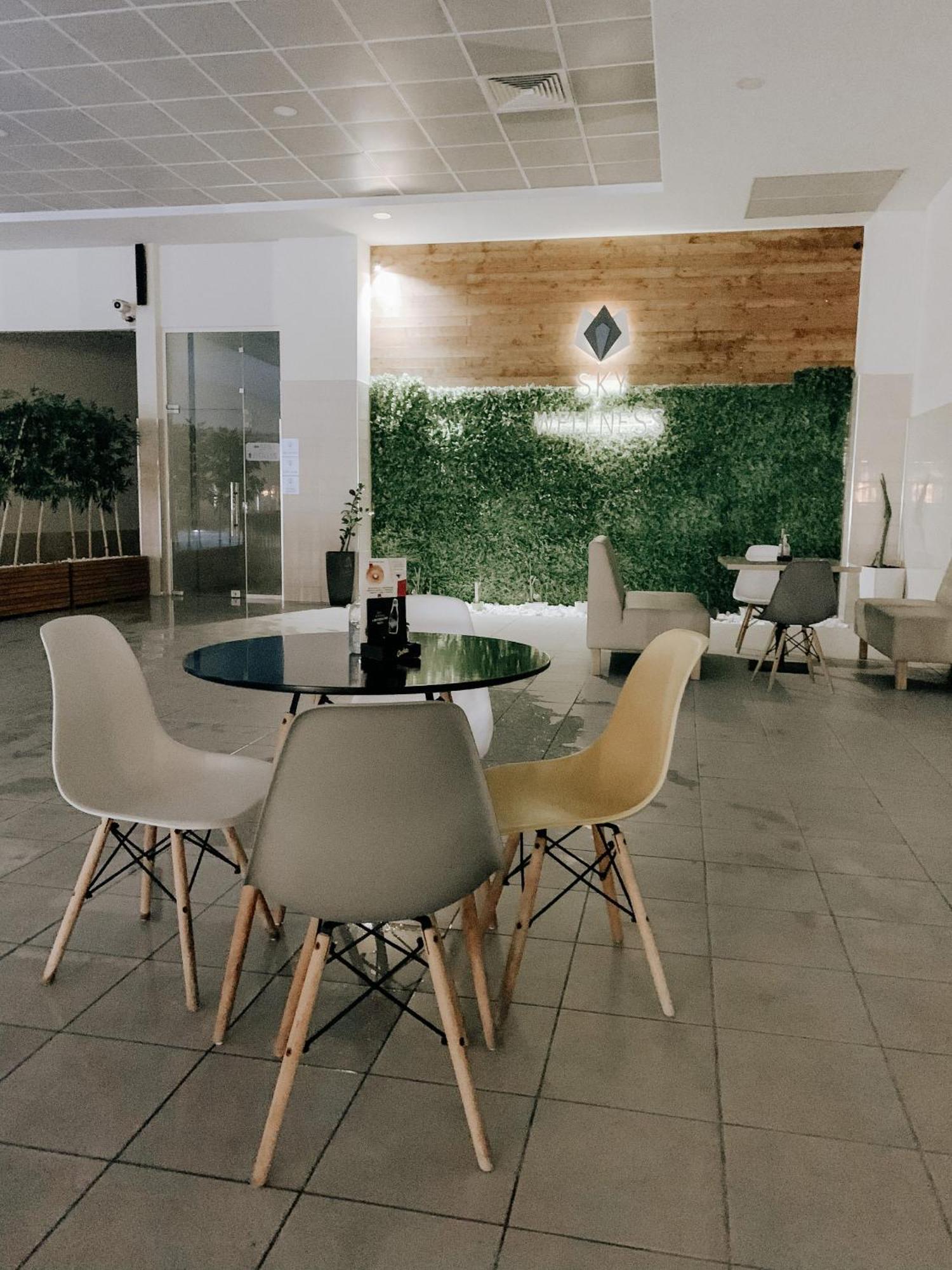 Luxury Condo On 18Th Floor With Pool, Fitness, Parking Included. Skopje Buitenkant foto