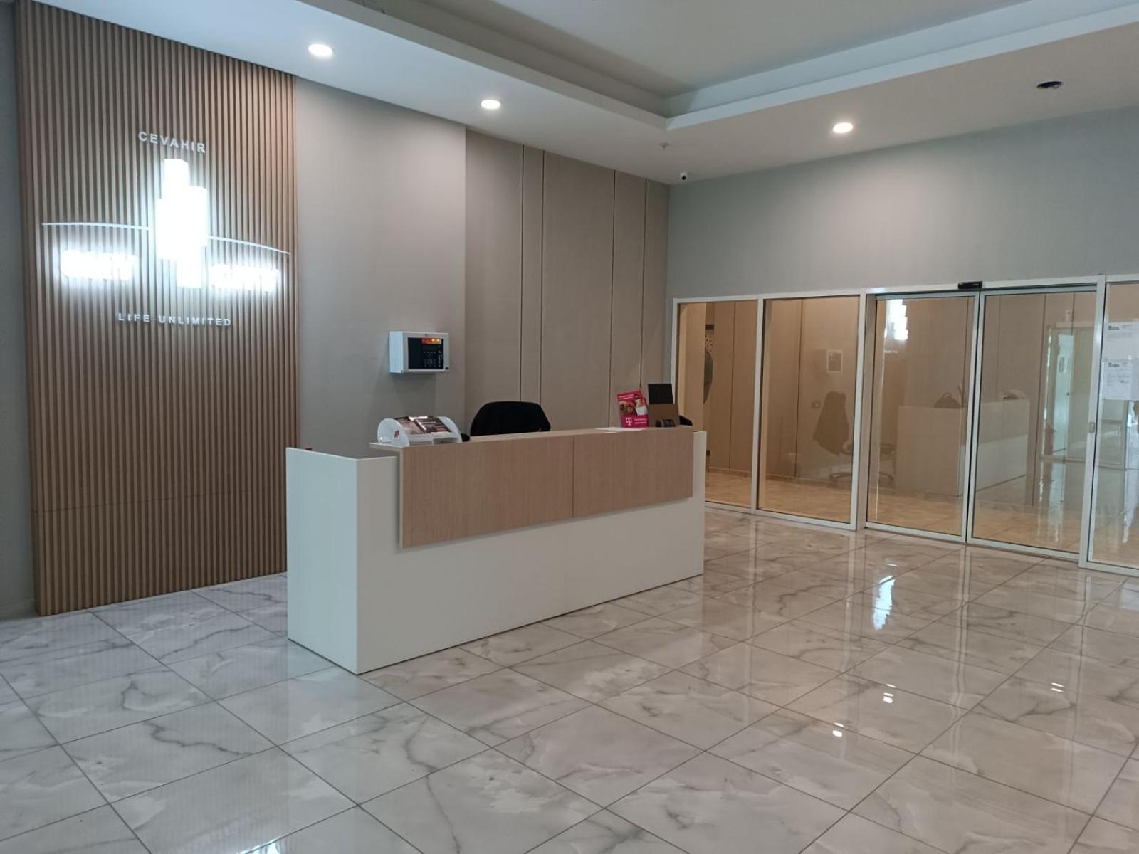 Luxury Condo On 18Th Floor With Pool, Fitness, Parking Included. Skopje Buitenkant foto